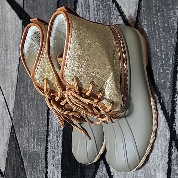 OUTWOODS SHORT GLITTER GOLD LINED DUCK BOOTS - Picture 6 of 13